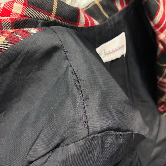 V Cool Plaid Blazer - Picture 6 of 6